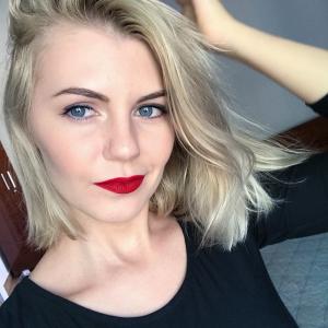 Алёна, визажист и мастер по прическам, стилист. Работаю по всей стране.