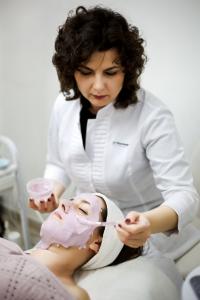 Профессиональный косметолог с медицинским образованием. Косметологические услуги – индивидуальный подход ! 0548055466 – Ирина