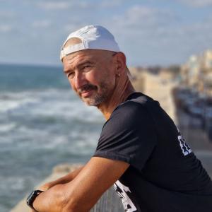 Тренер по бегу и фитнесу, кандидат медицинских наук Александр Элконин. Беговые тренировки: индивидуальные, групповые, онлайн. Хайфа + центр